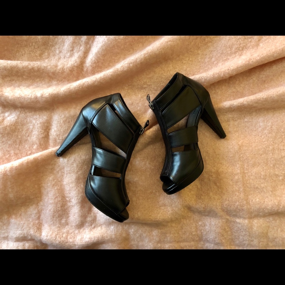 Fioni Black Caged Zipper Heels 6.5